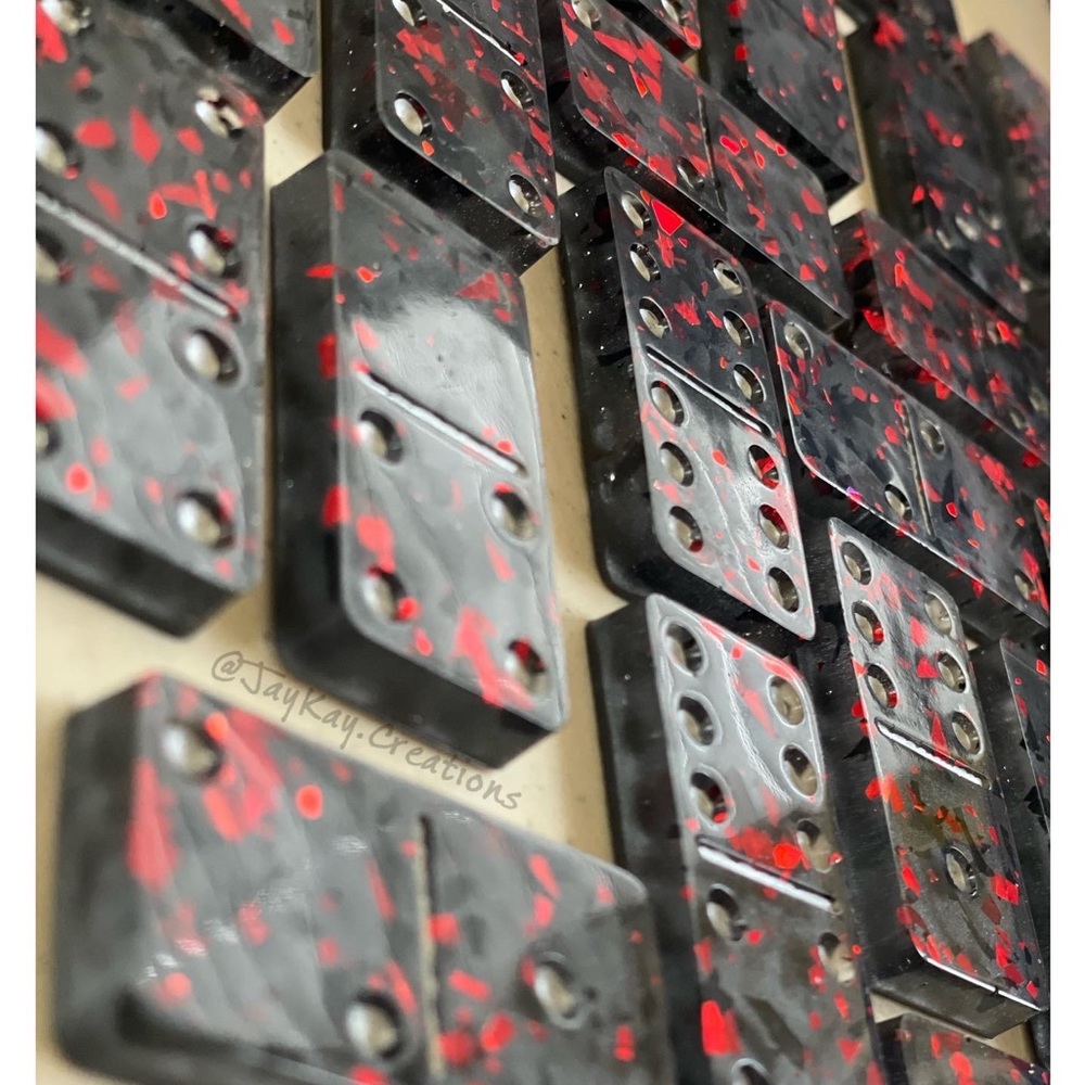 Blk/ Red dominos set